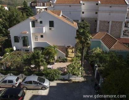 Rom og leiligheter Boskovic, Leiligheter med separate soverom, privat innkvartering i sted Budva, Montenegro - Kuca Boskovic