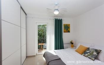 Bombon Apartment – ​​Modernes Apartment mit einer unglaublichen Aussicht, Privatunterkunft im Ort Meljine, Montenegro