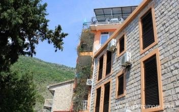Slavuj apartmani, alloggi privati a Bečići, Montenegro