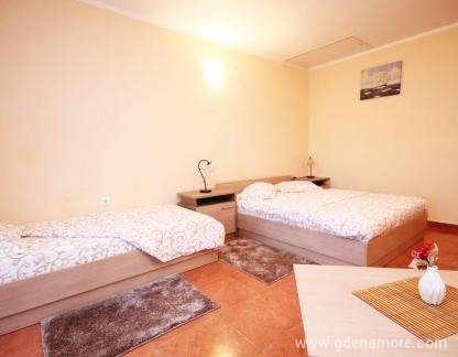 Apartman broj 7, , alloggi privati a Igalo, Montenegro - FB_IMG_1682010184596