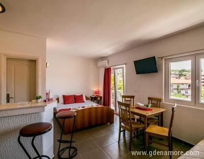 Studio apartmani,apartman sa odvojenom spavacom sobom, , Magán szállás a községben Igalo, Montenegró - FB_IMG_1676486280033