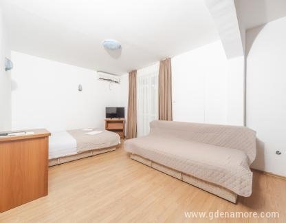 Apartmanok "Tri Ribara", , Magán szállás a községben Rafailovići, Montenegró - 098A7097