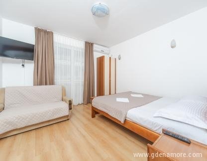 Apartamentos "Tri Ribara", , alojamiento privado en Rafailovići, Montenegro - 098A7277