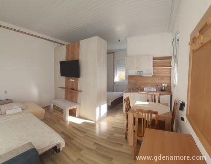 Sobe s kopalnico, parkirišče, internet, terasa s pogledom na jezero Villa Ohrid Lake View studio, Apartma za 7 € na osebo v Ohridu nad Biljano virov, zasebne nastanitve v mestu Ohrid, Makedonija - 21