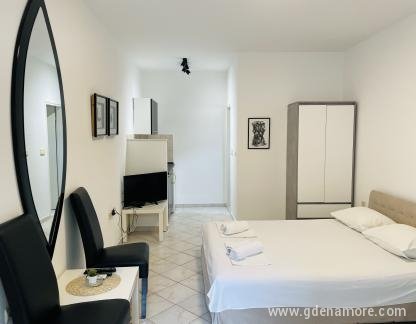 APARTAMENTOS STANIŠIĆ, , alojamiento privado en Herceg Novi, Montenegro - IMG_6275