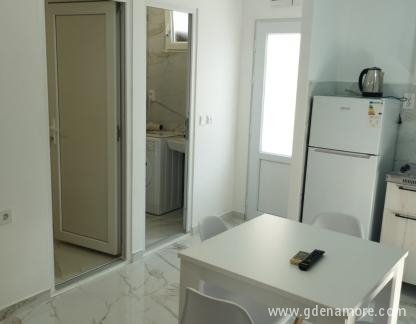 Apartmani Pijer Loti, Apartman br.10, privatni smeštaj u mestu Baošići, Crna Gora - IMG-cd37648578fafeef5079d5d9f5d14751-V