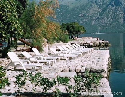 Old Mariner apartmani, privat innkvartering i sted Prčanj, Montenegro - Na suncu