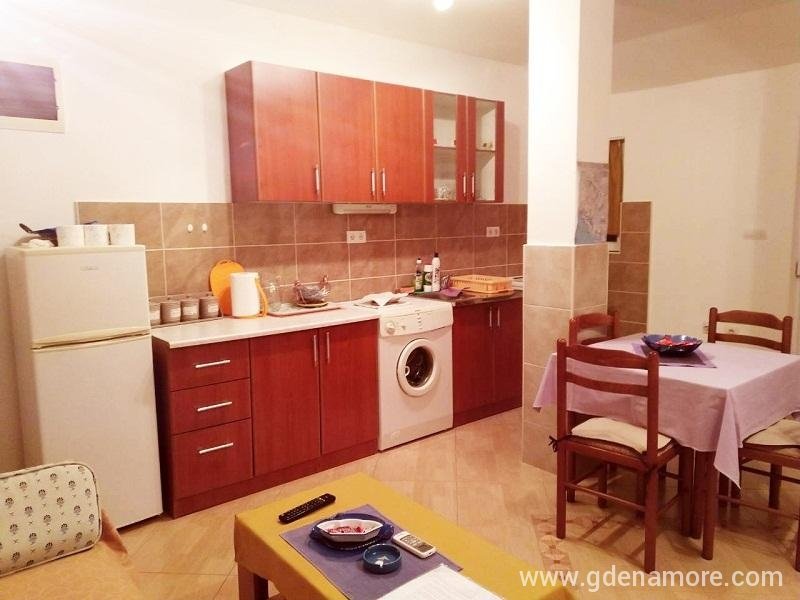 Privatan Smeštaj Apartmani "NERA" - Tivat 3 *** ,( 2 Apartmana ...